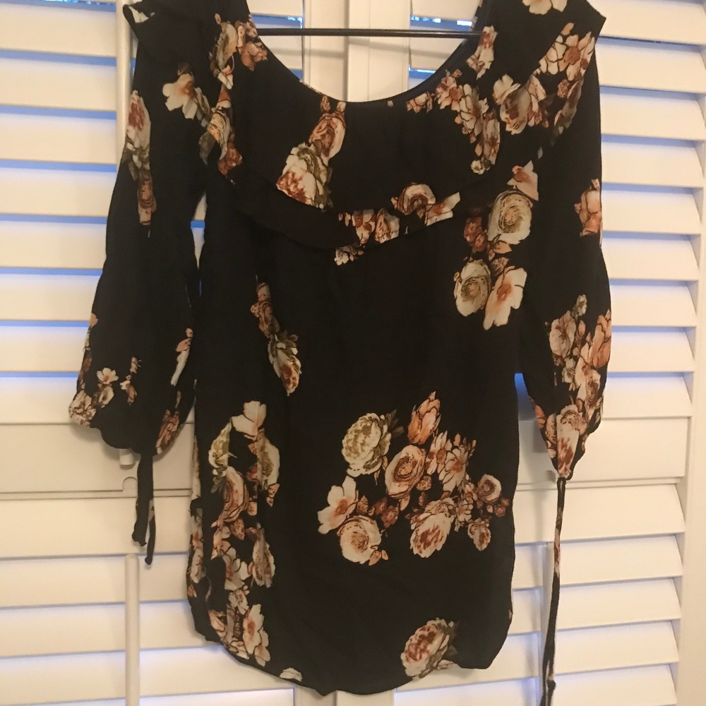 Black flowered Jella C. cold shoulder top